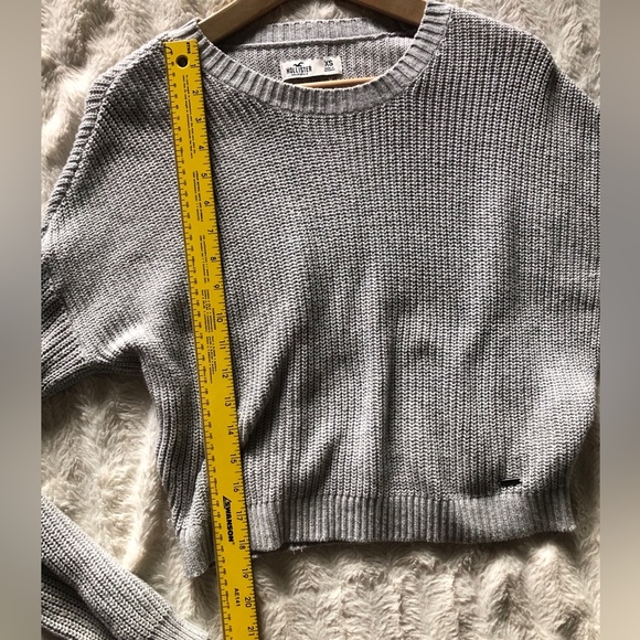 Hollister XS crew neck. Cropped. Pretty Soft grey color - Picture 8 of 11